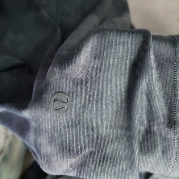 Lululemon men's gray tie dye short sleeve large - Picture 3 of 3